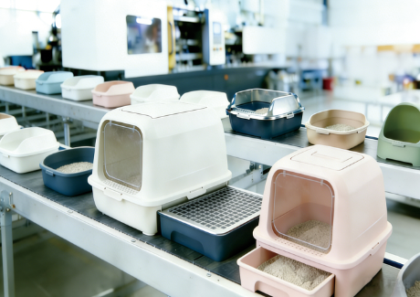 Aurelia litter boxes on a production line